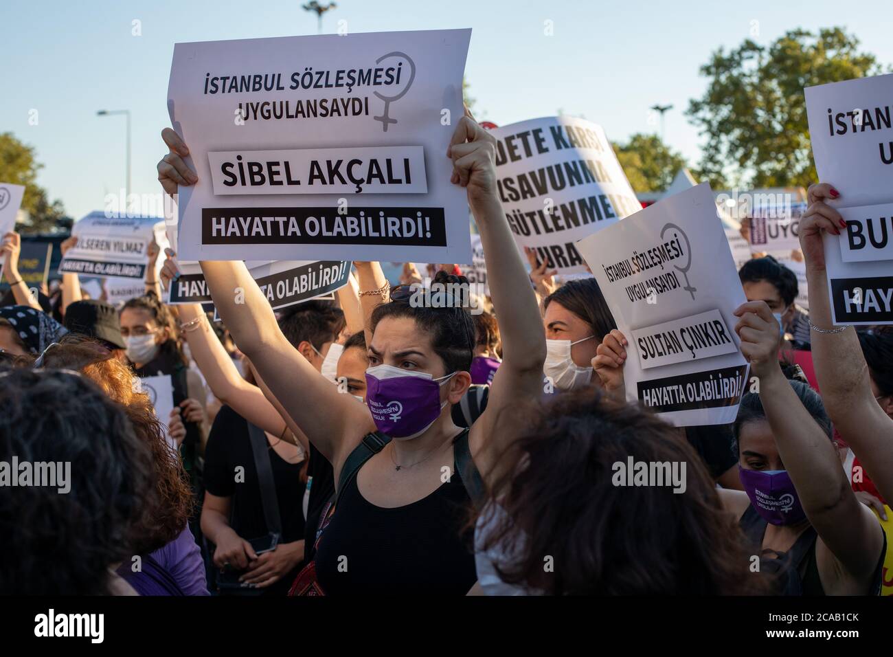 Mujeres para organizar manifestaciones en todo el país el día que AKP discute la Convención de Estambul. Las organizaciones de mujeres realizarán manifestaciones en diversas partes Foto de stock