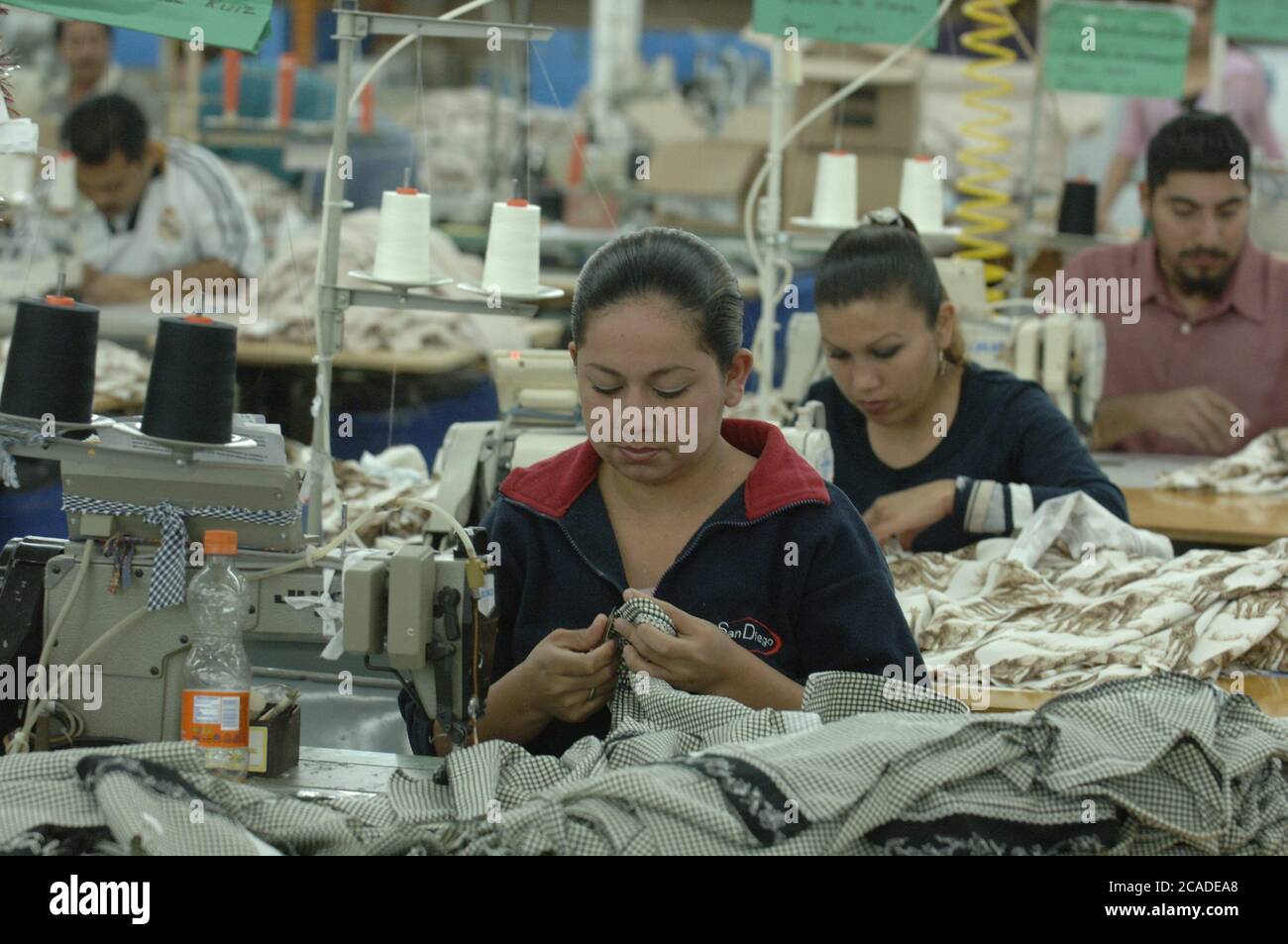 Matamoros, México Abril de 2006: El complejo de la fábrica de BonWorth,  fabricante de ropa, a través de la frontera de los Estados Unidos en México,  tiene 650 empleados que producen cerca