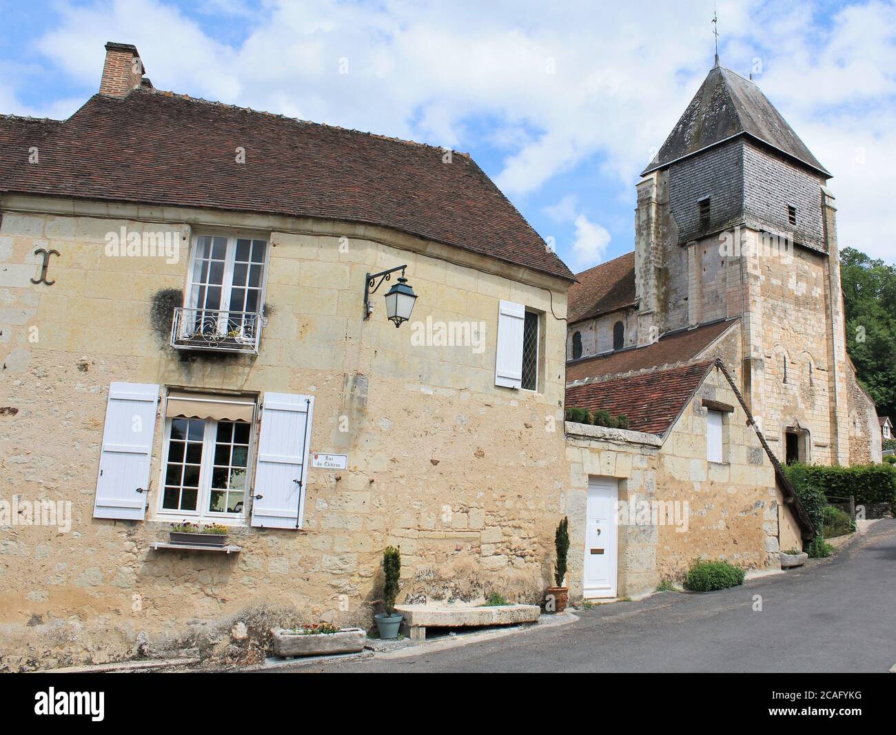 Pueblo de Lavardin miembro de Les Plus Beaux Villages de France, Loir et Cher, Francia Foto de stock