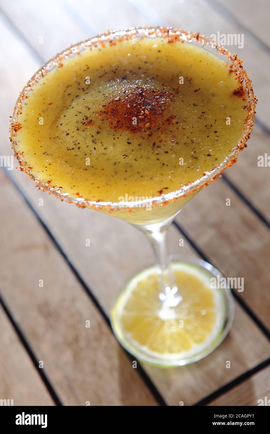 Maracuya Daiquiri es una bebida alcohólica popular con mango, ron