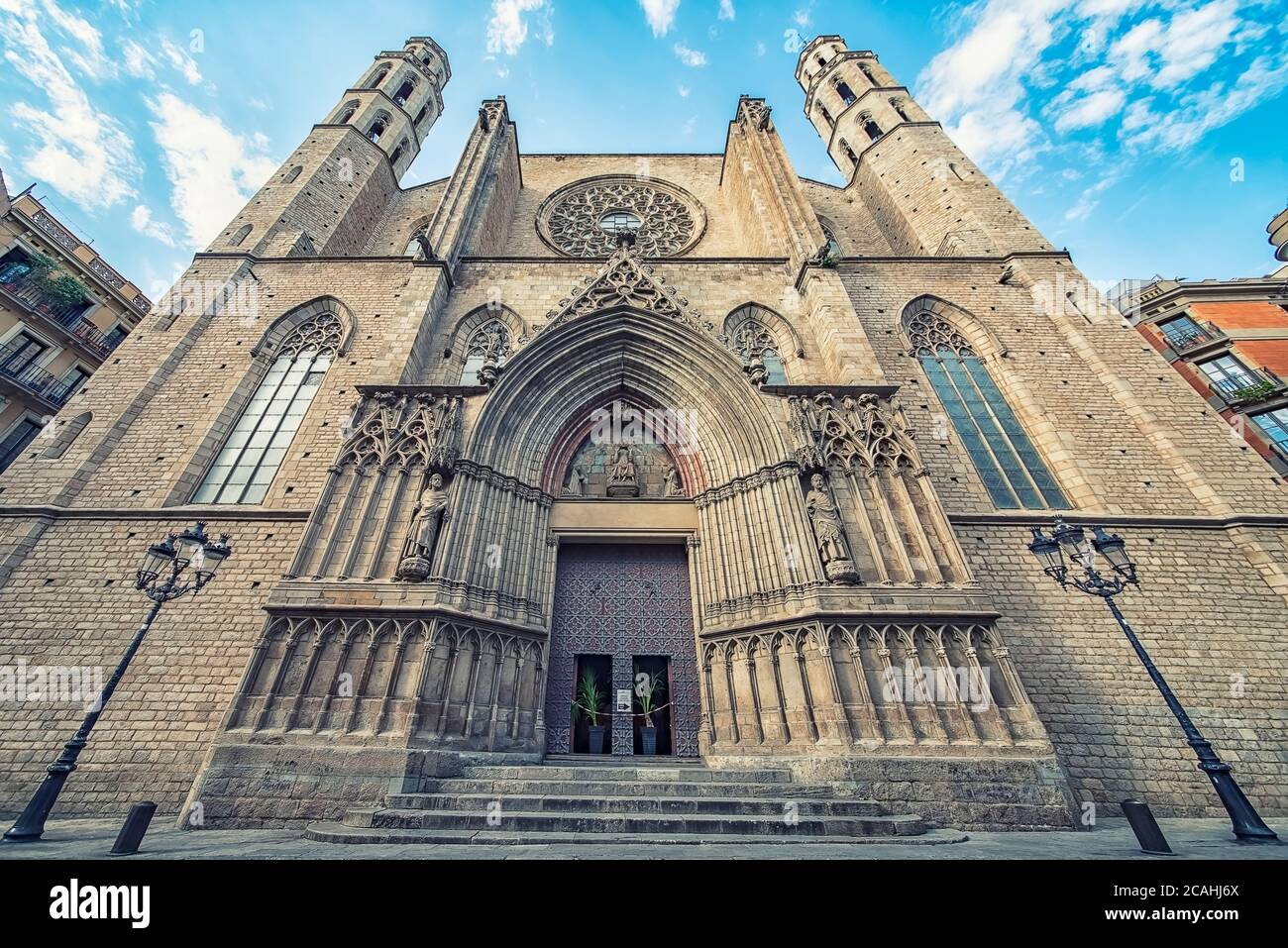 Basílica de Santa María del Mar en la ciudad de Barcelona, España Foto de stock