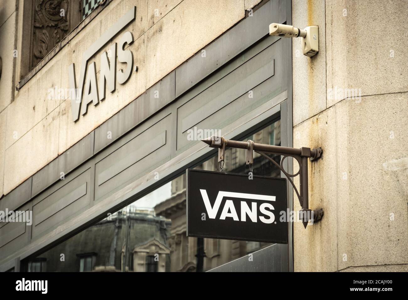 Tienda de moda y calzado Vans en el West End de Londres Fotografía de stock  - Alamy