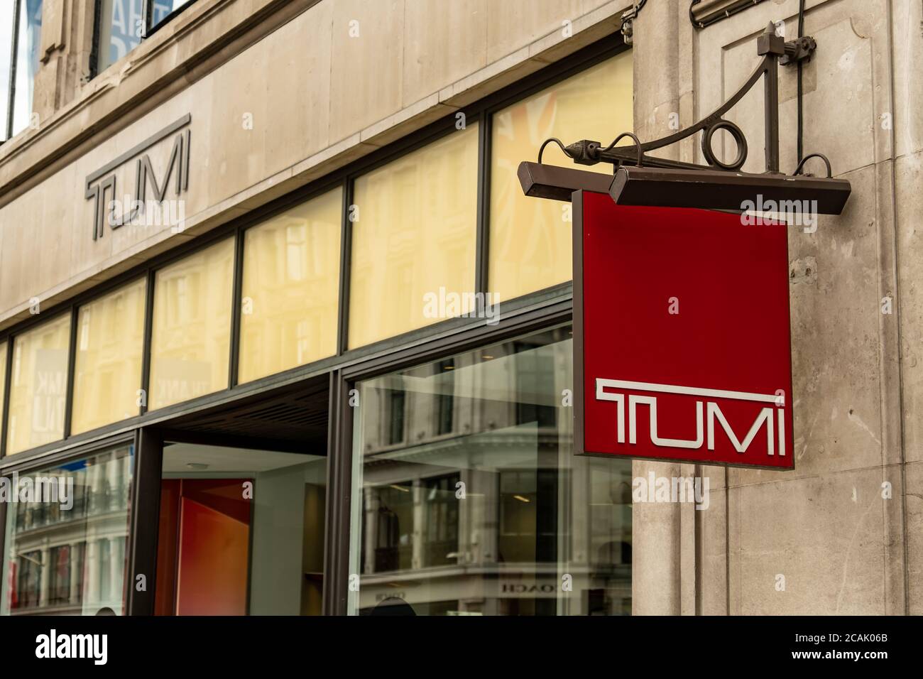Tienda de moda Tumi en el West End de Londres Foto de stock