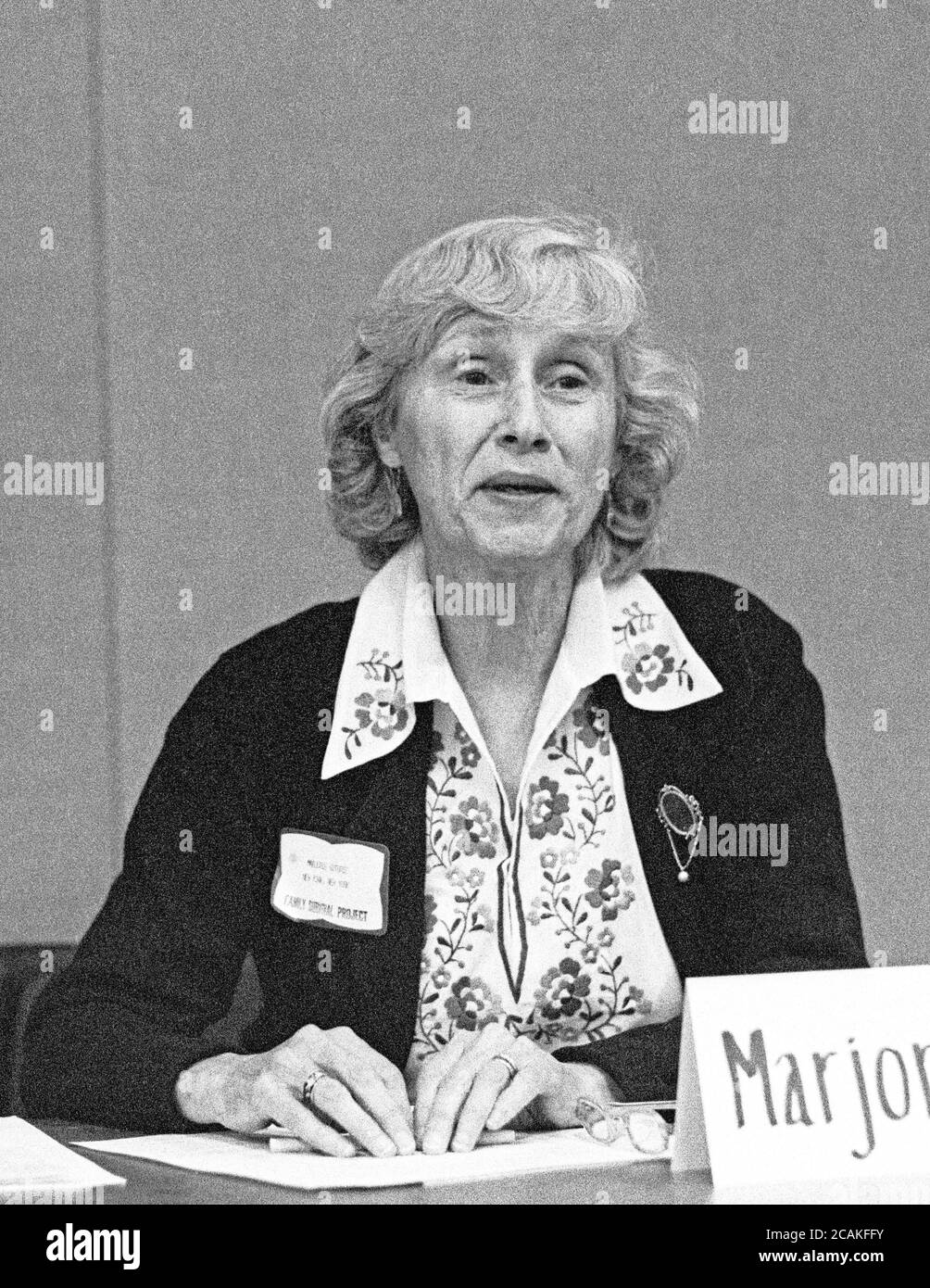 Marjorie Guthrie Esposa De Woody Guthrie Madre De Arlo Guthrie En Un Seminario Sobre Salud En San Francisco Fotografia De Stock Alamy