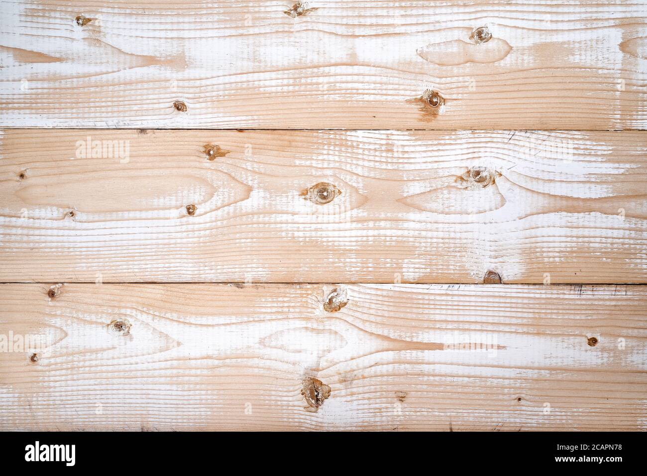 Tablas de madera clara y fresca con restos de pintura blanca. Fondo de  textura natural Fotografía de stock - Alamy