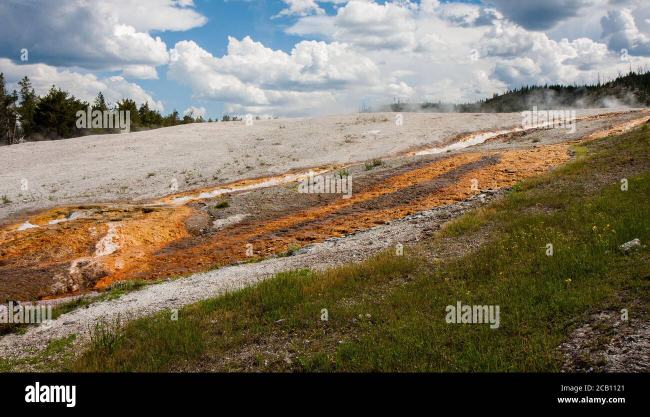 Géiser Excelsior en el Parque Nacional Yellowstone Foto de stock