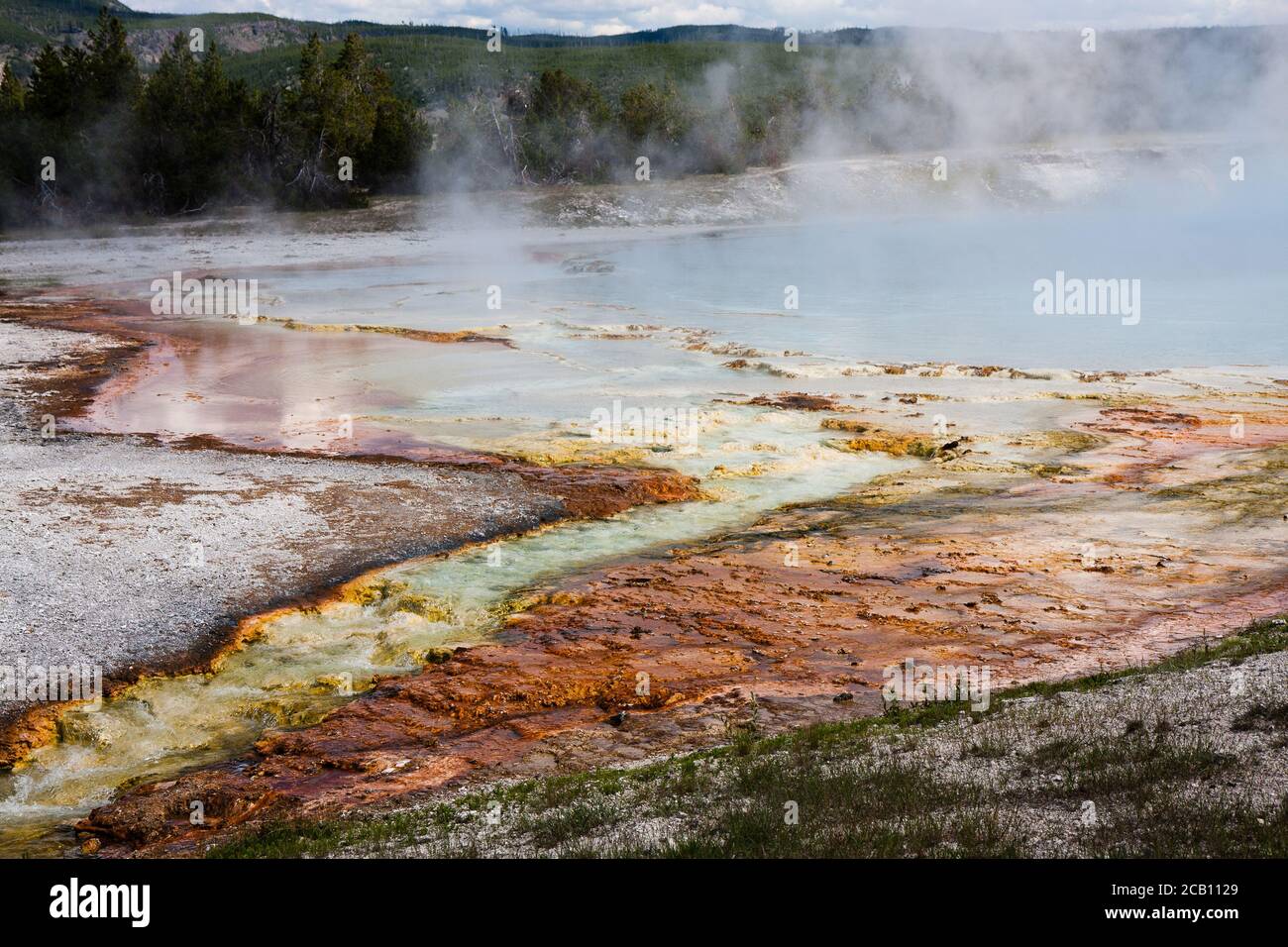 Géiser Excelsior en el Parque Nacional Yellowstone Foto de stock