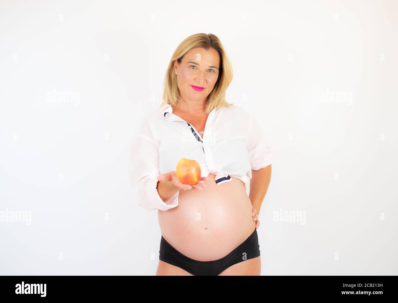 Blusa de maternidad fotografías e imágenes de alta resolución - Página 3 -  Alamy