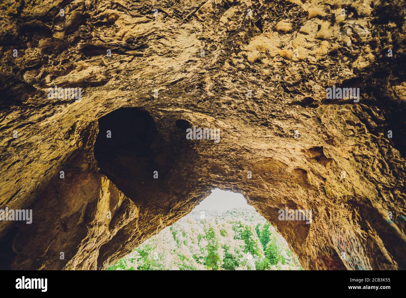 La pintoresca roca de Kalim-uscan cueva Salavata Yulaeva. Bashkortostán. Foto de stock