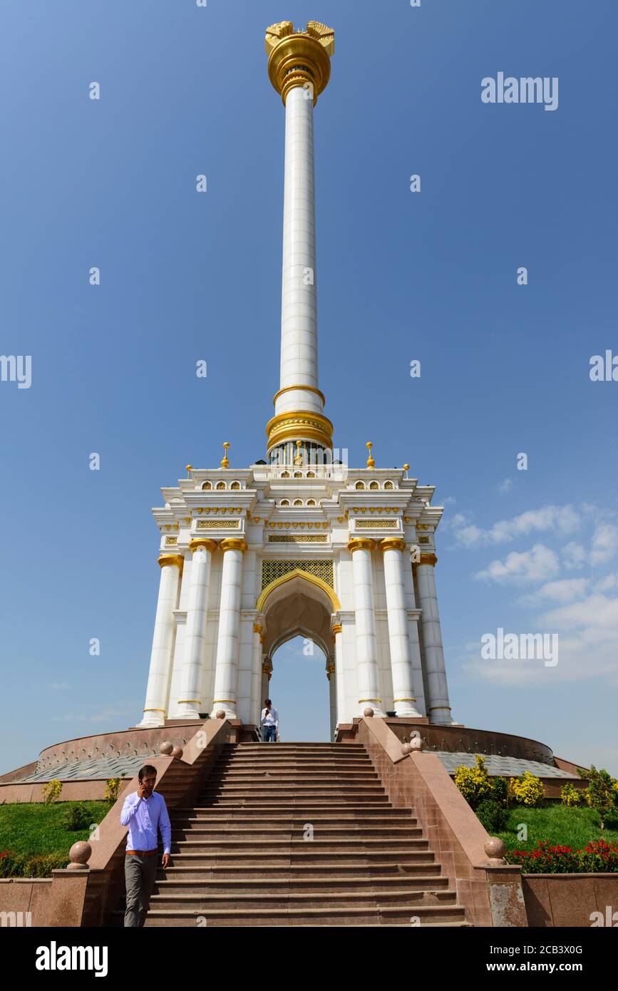 El Parchan, el monumento nacional para conmemorar la independencia de Tayikistán. Dushanbe, Tayikistán Foto de stock