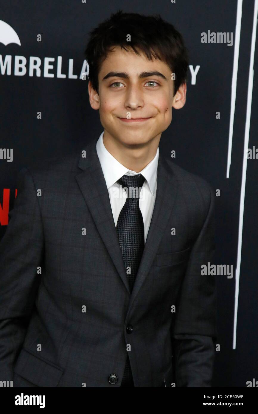 LOS ÁNGELES - 12 DE FEBRERO: Aidan Gallagher en el estreno de la 'Academia  de Paraguas' en el ArcLight Hollywood el 12 de febrero de 2019 en los  Ángeles, CA Fotografía de stock - Alamy