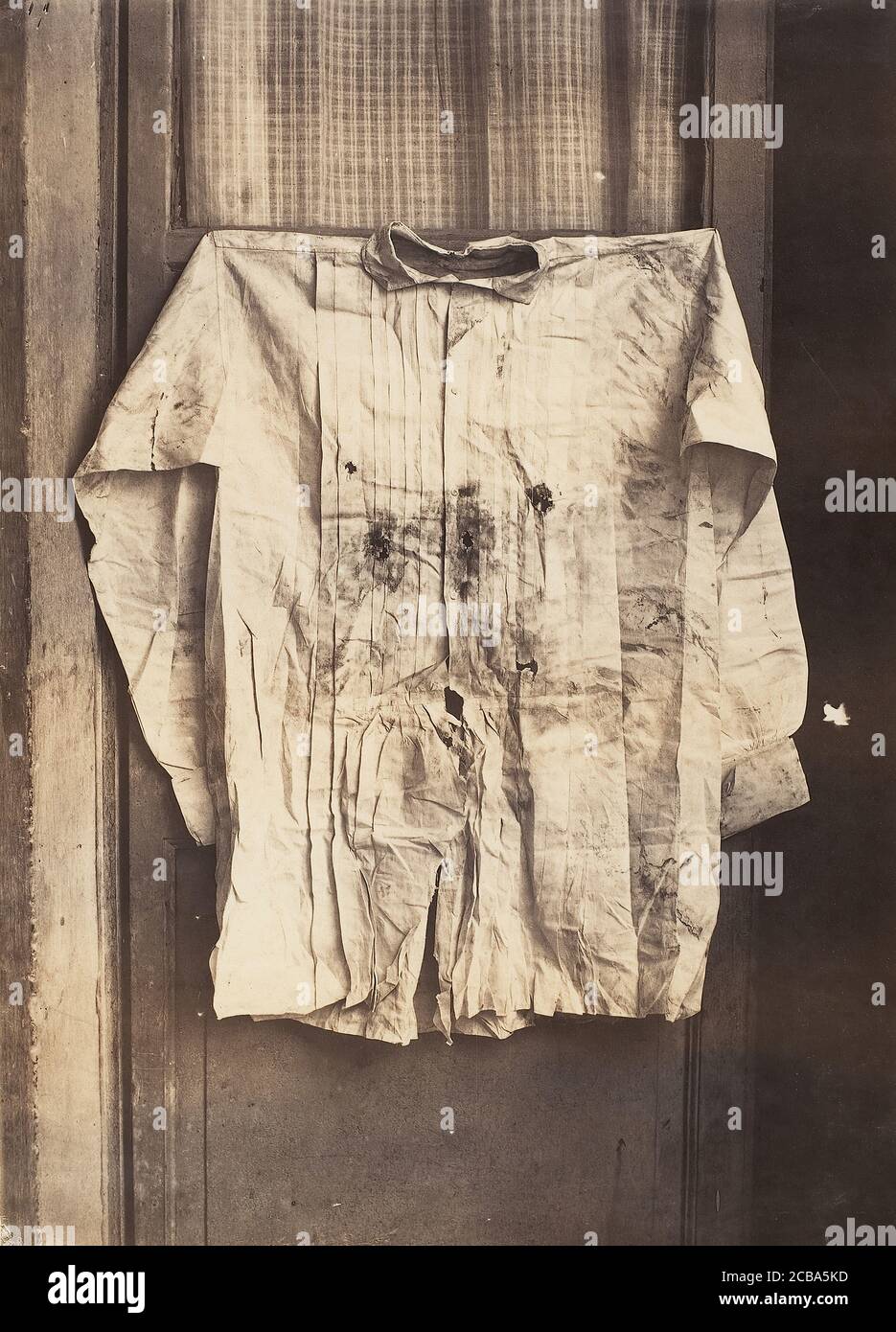La camisa del Emperador, usada durante su ejecución, 1867 Fotografía de -