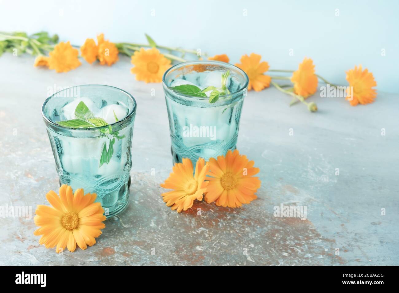 Flor turquesa fotografías e imágenes de alta resolución - Alamy