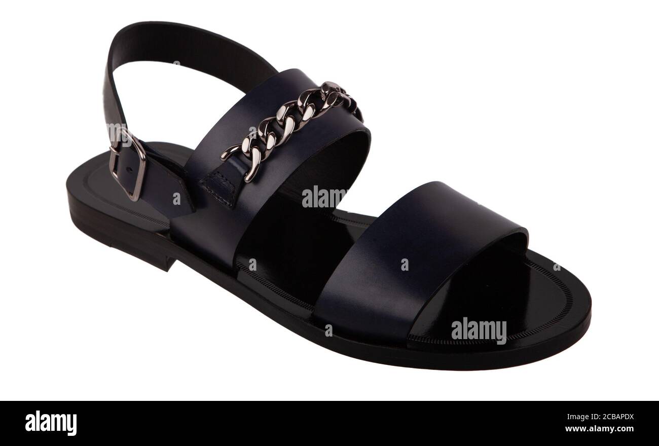 Sandalias de cuero negro de moda para hombre sobre fondo blanco.  Sofisticado Fotografía de stock - Alamy
