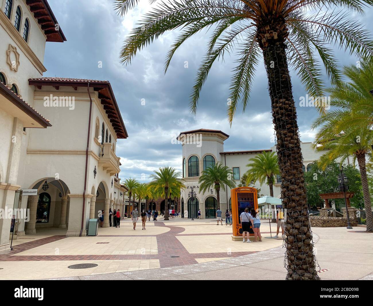 Zara store usa fotografías e imágenes de alta resolución - Alamy