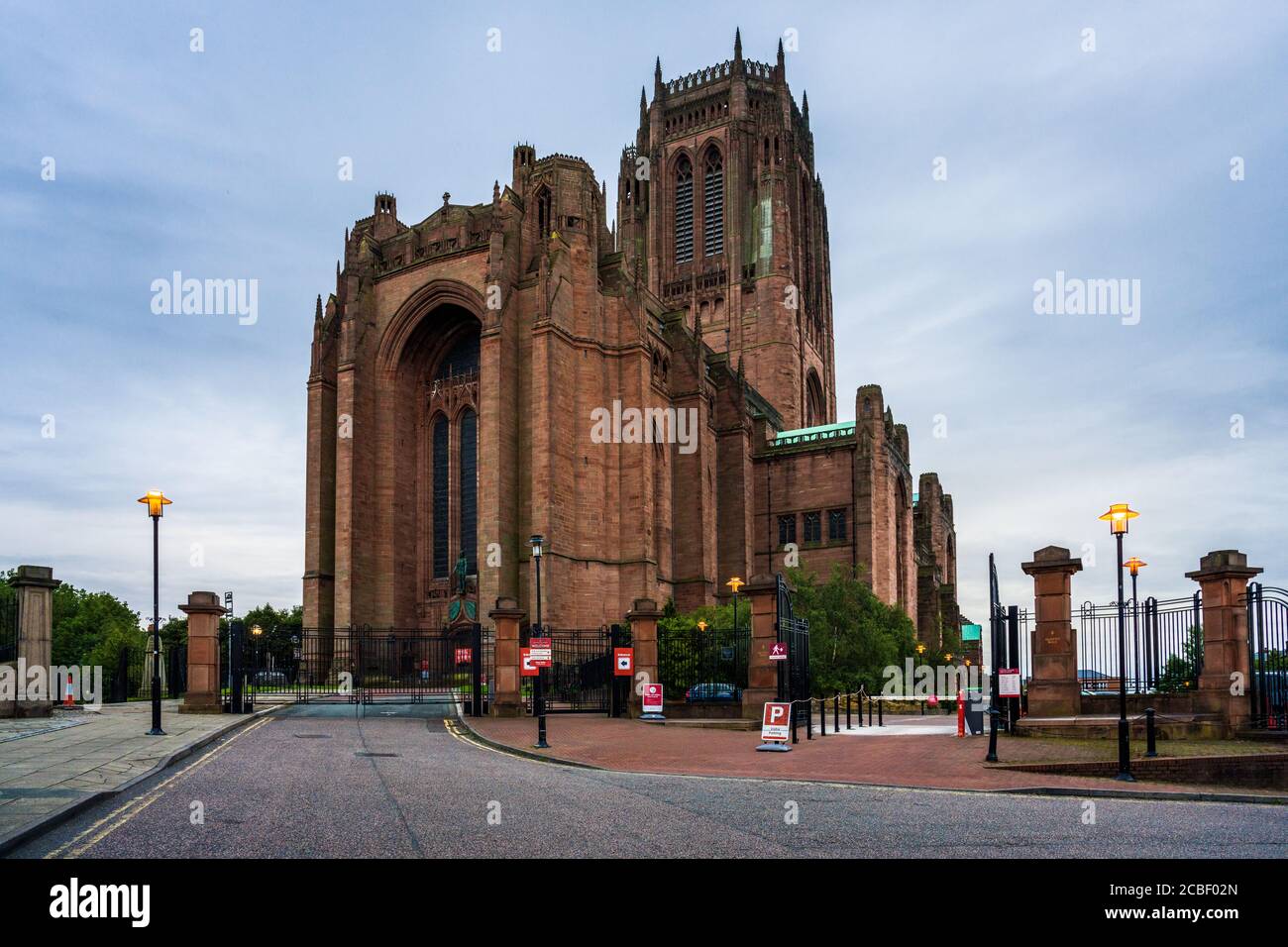 Catedral Anglicana de Liverpool o Iglesia de Cristo de la Catedral en Liverpool. El arquitecto de la catedral de Liverpool Giles Gilbert Scott comenzó 1904 completado 1978. Foto de stock