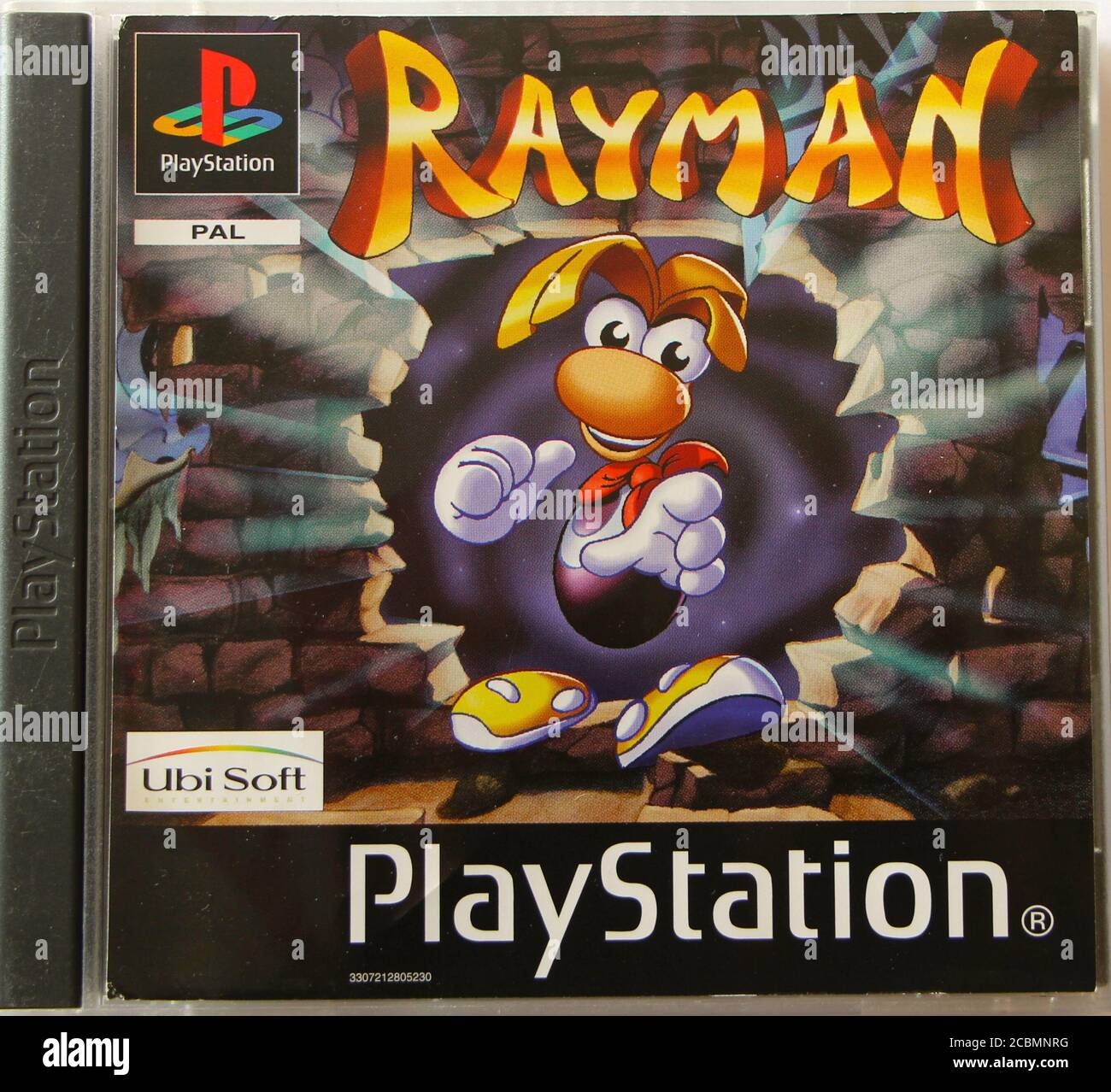 Foto de una caja de CD y portada original de PlayStation 1 para Rayman El juego original de Ubisoft Foto de stock