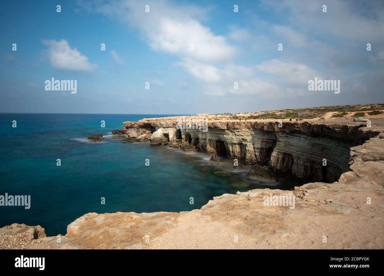 El Cabo Greko o Cabo Greco cuevas marinas Ayia Napa in Chipre Foto de stock
