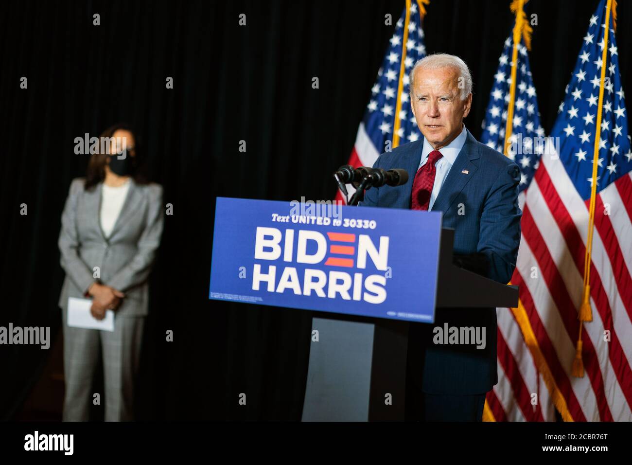 WILMINGTON, DELAWARE, EE.UU. - 13 de agosto de 2020 - el candidato presidencial de EE.UU. Joe Biden con Kamala Harris habla en la reunión informativa sobre el estado de COVID-19 en Wilming Foto de stock