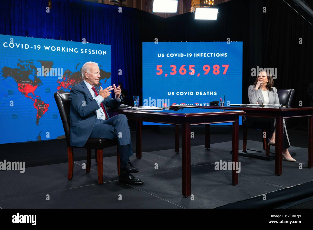 WILMINGTON, DELAWARE, EE.UU. - 13 de agosto de 2020 - el candidato presidencial de EE.UU. Joe Biden con Kamala Harris habla en la reunión informativa sobre el estado de COVID-19 en Wilming Foto de stock