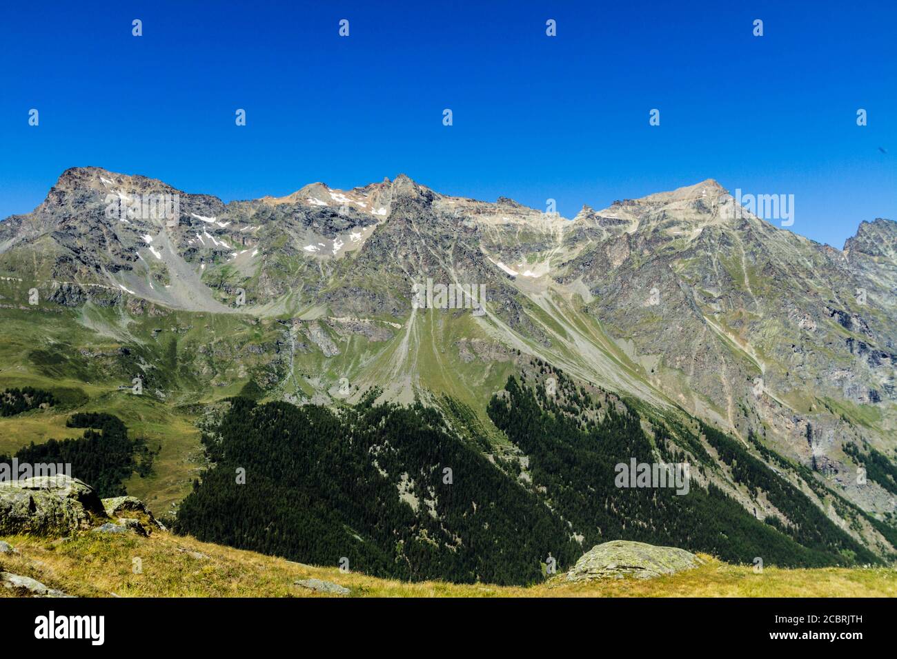 Imagen de primer plano del pico de montaña en los Alpes Foto de stock