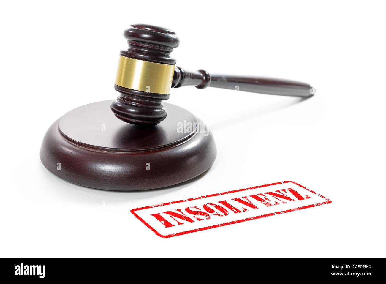 Juez gavel y un sello rojo con la palabra alemana Insolvenz (que