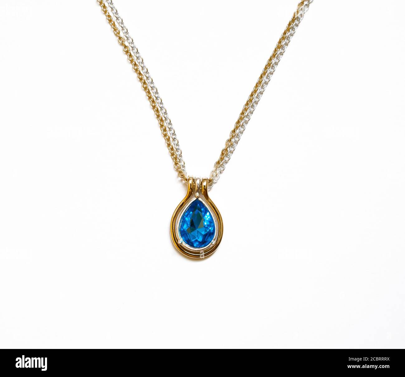 Collar de oro plateado con una piedra azul Fotografía de stock Alamy
