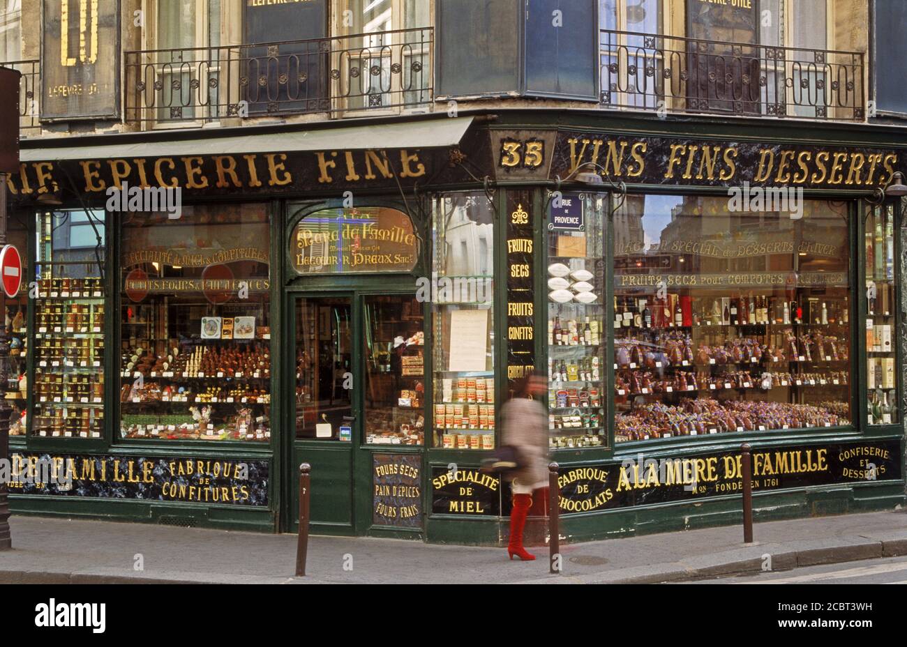 Epicerie en Saint Germain en la margen izquierda en París Foto de stock