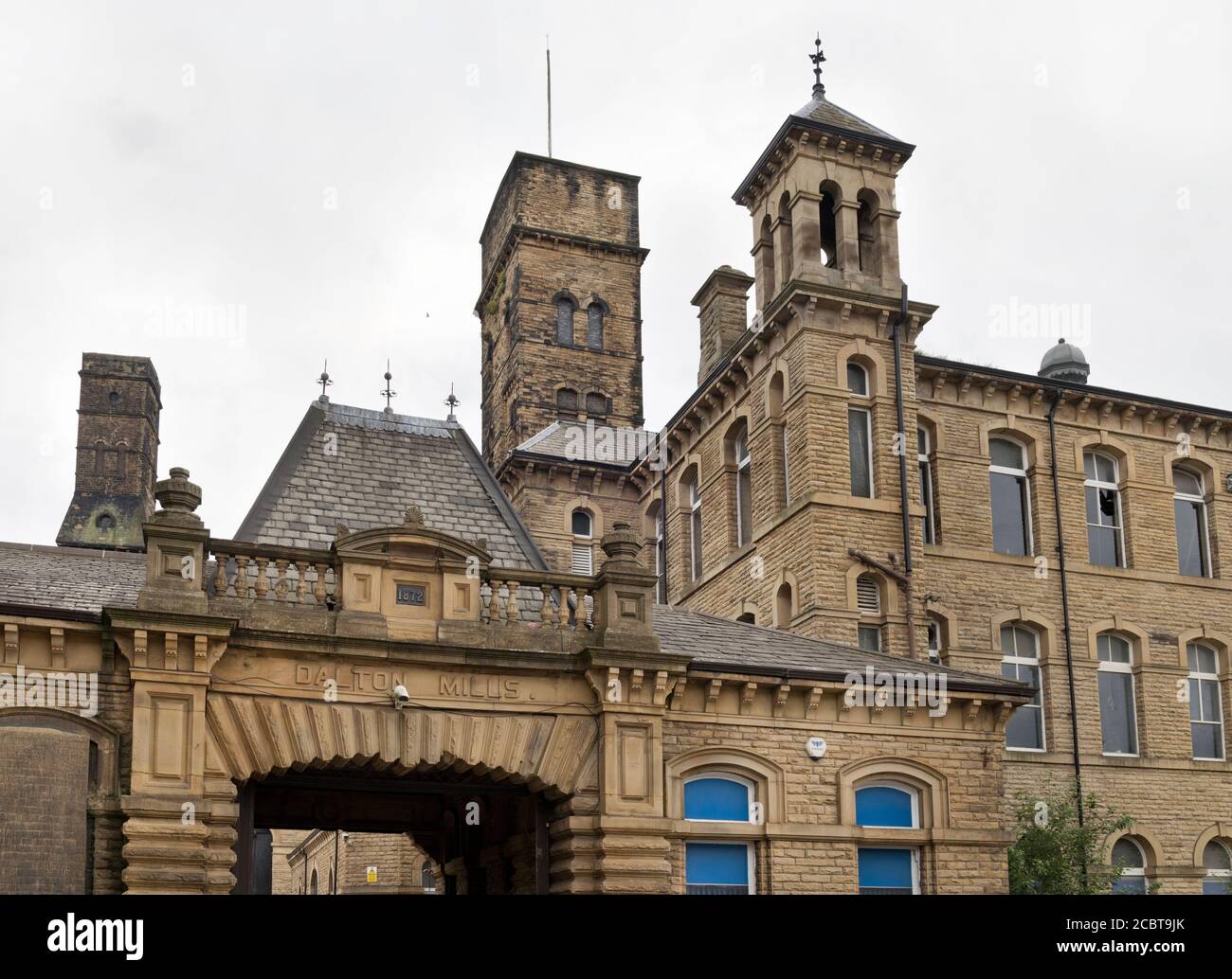 El histórico Dalton Mills, Keighley, West Yorkshire. Una vez la fábrica textil más grande de Yorkshire, ahora ofrece espacio de negocios y se utiliza para filmar. Foto de stock