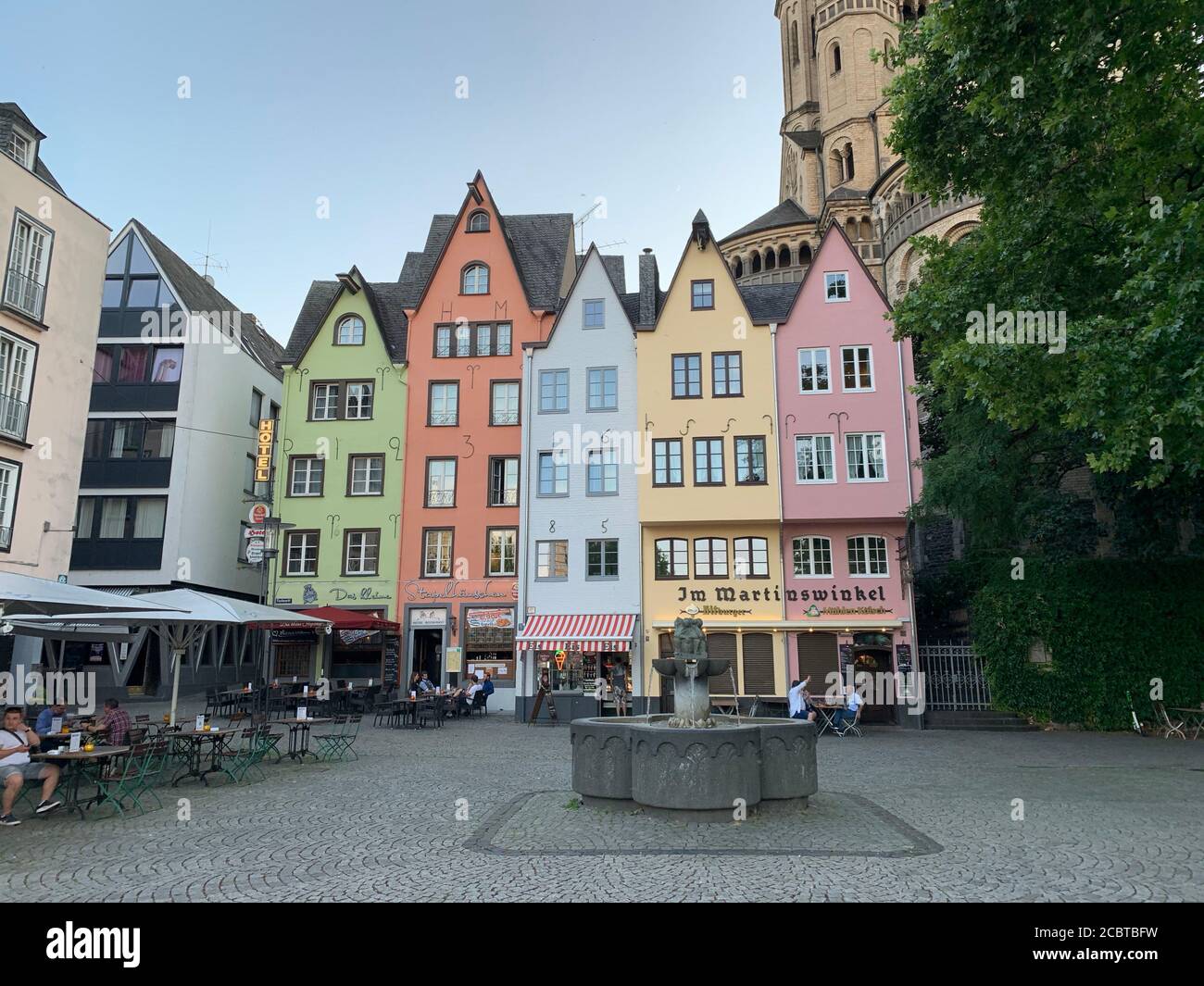 Casas coloridas en el casco antiguo de la ciudad. Colonia Koln, Renania del Norte-Westfalia / Alemania. Foto de stock