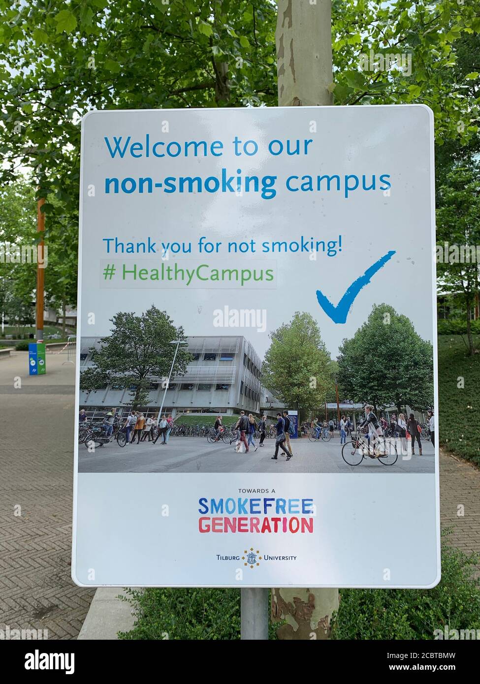 Letrero de generación libre de humo y no fumadores en el campus de la Universidad de Tilburg. Tilburg, Brabante del Norte / países Bajos Foto de stock