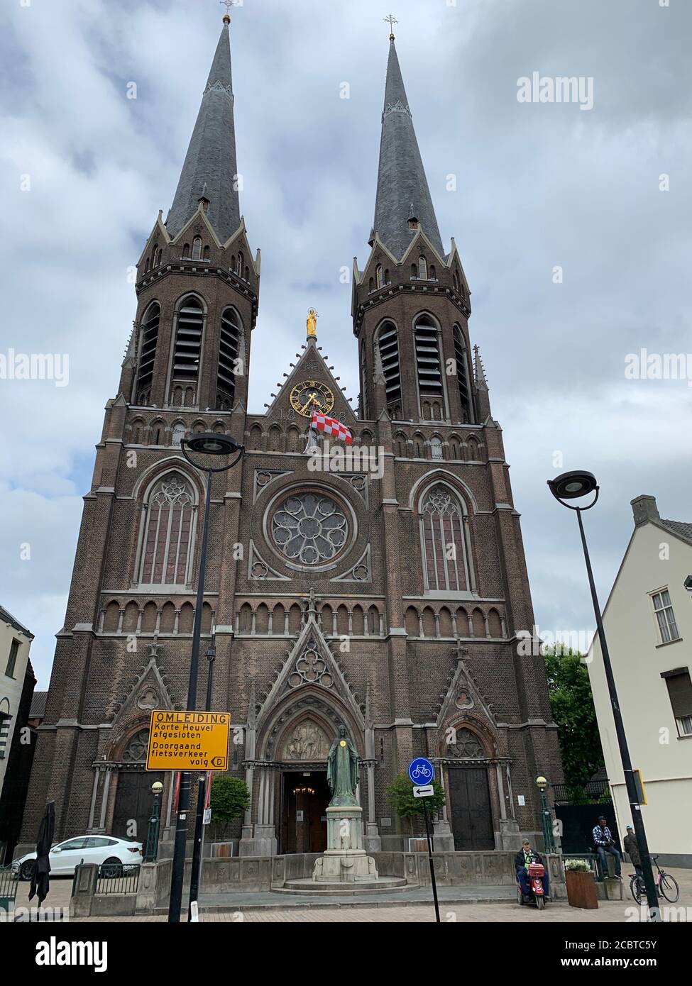 Iglesia católica neogótica de San José en verano. Tilburg, Brabante del Norte / países Bajos Foto de stock