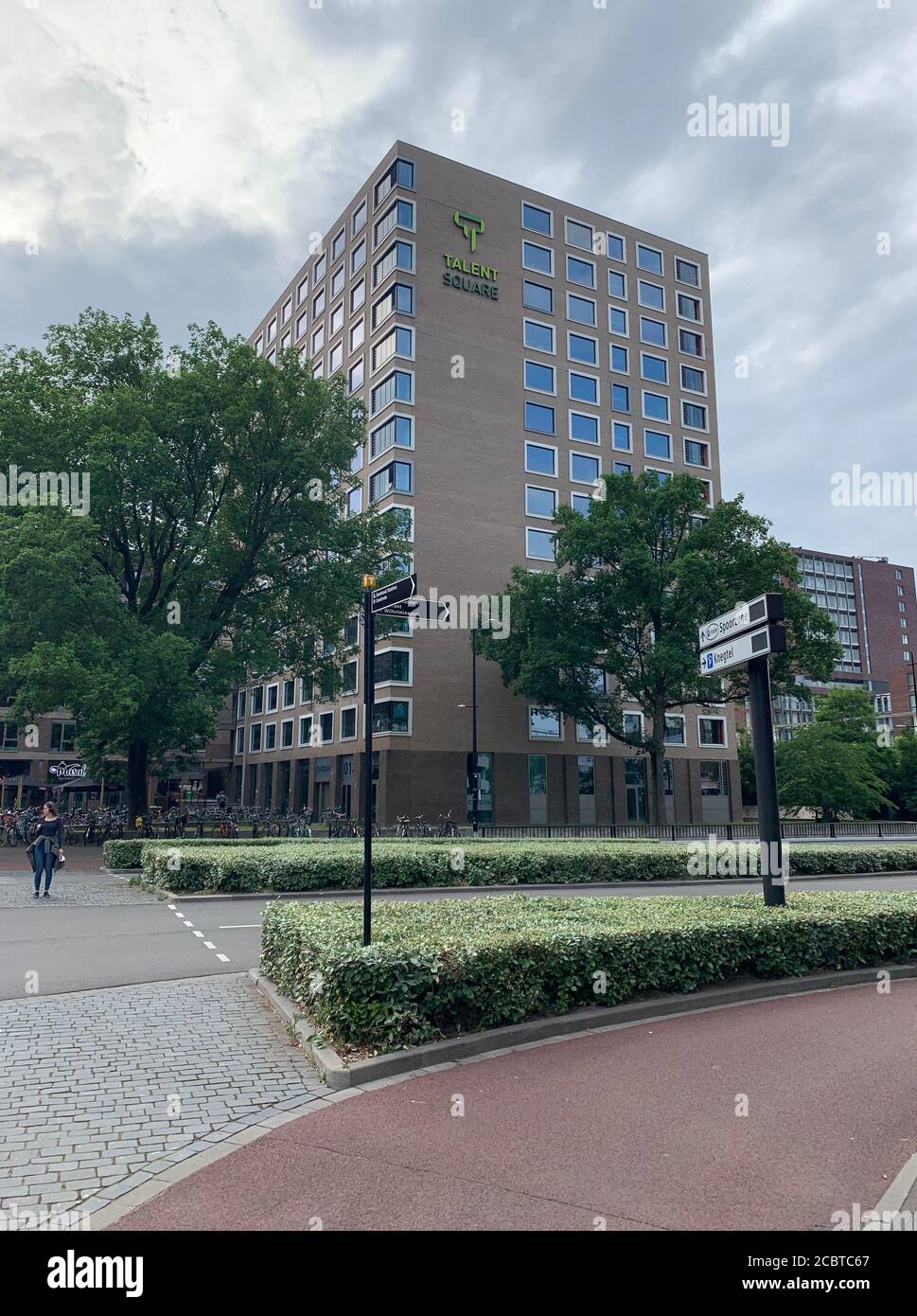 Edificio de viviendas para estudiantes de Talent Square con restaurante Masal y oficinas en la planta baja. Tilburg, Brabante del Norte / países Bajos. Foto de stock