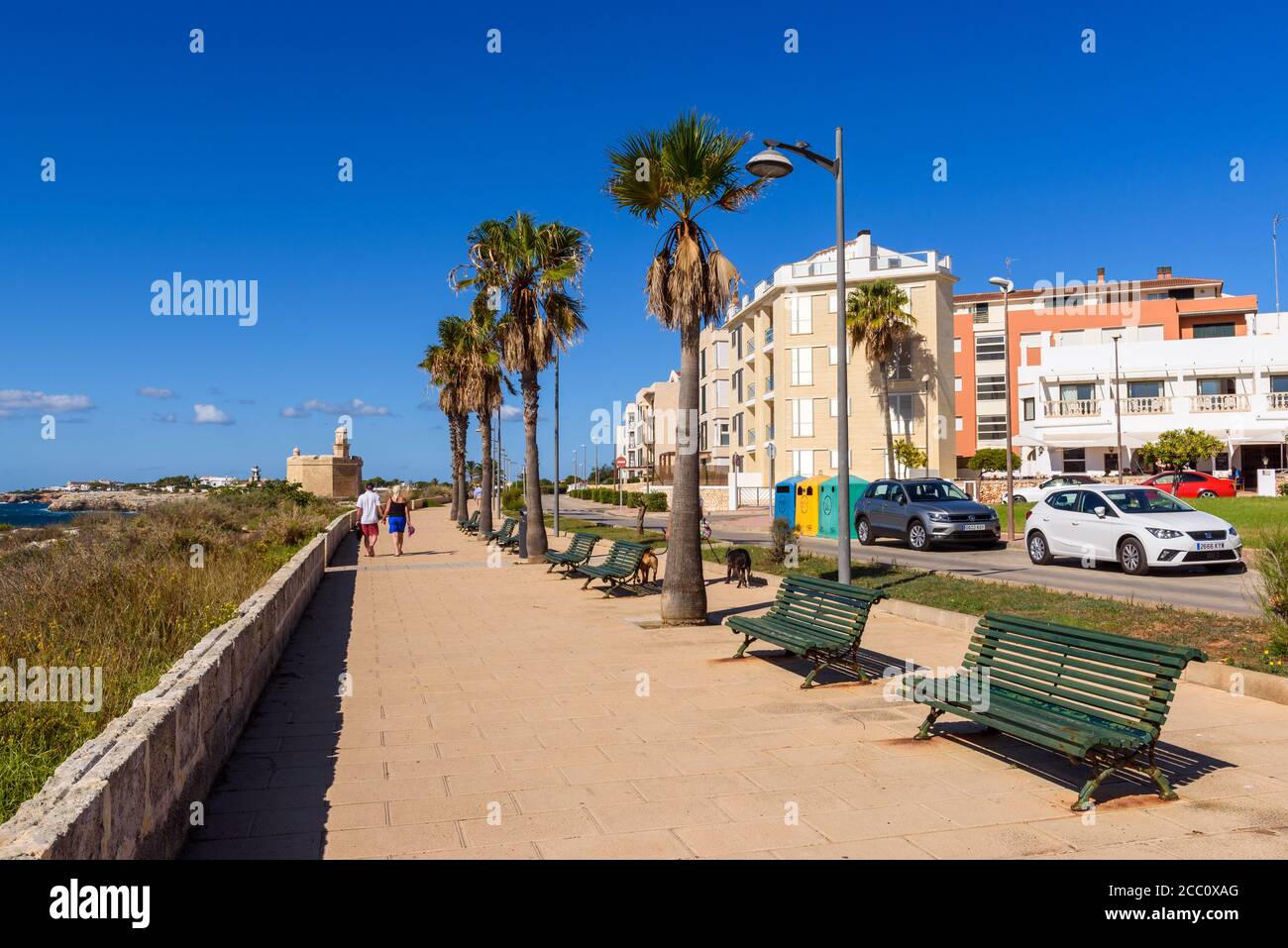 Menorca, España, 15 de octubre de 2019: Paseo marítimo con elegantes hoteles en Ciutadella en la isla de Menorca. España Foto de stock