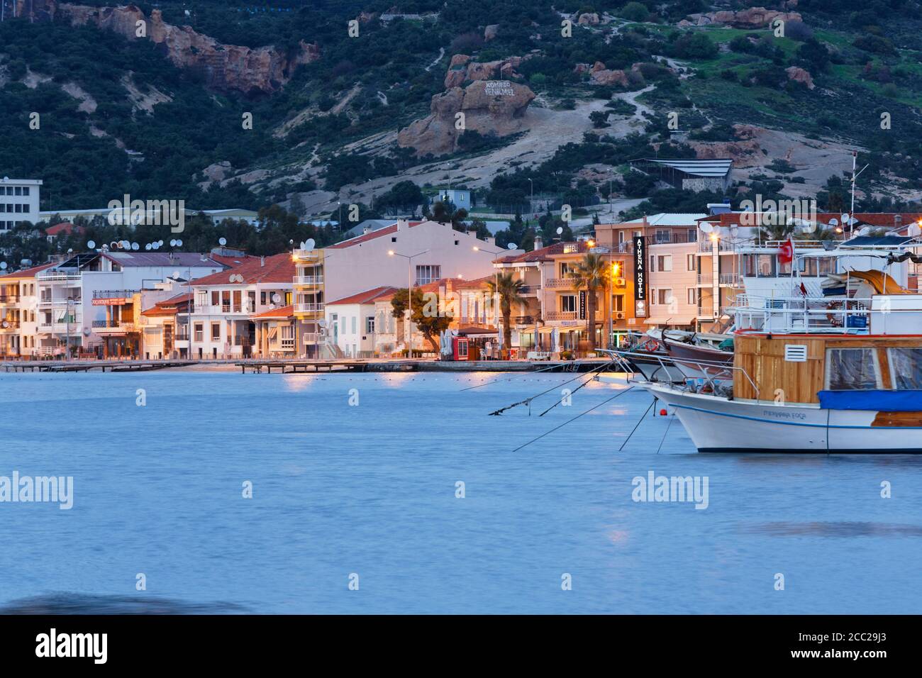 Turquía, Vista de la bahía de Kücükdeniz en Foca Foto de stock