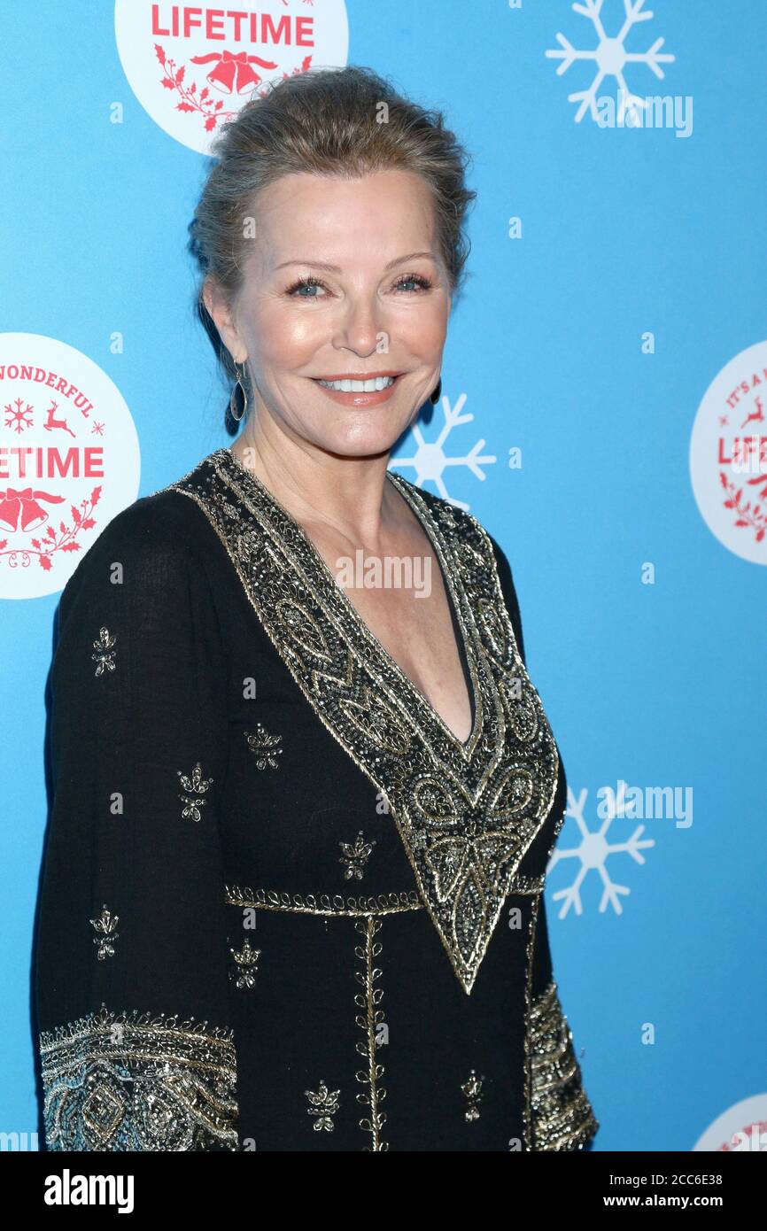 LOS ANGELES - NOV 14: Cheryl Ladd en The It's A Wonderful Lifetime Red