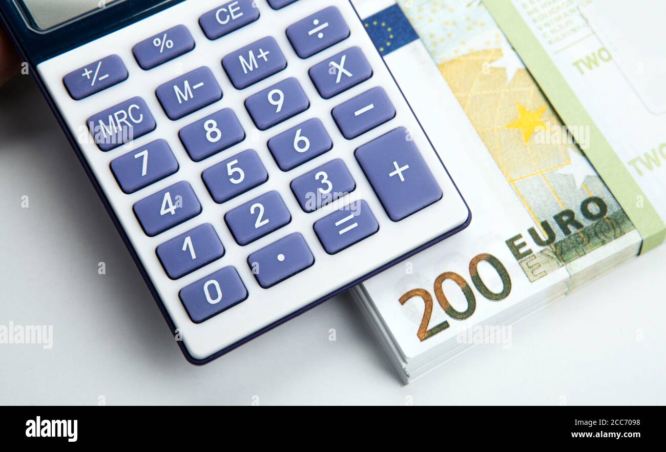 Calculadora de billetes de euro fotografías e imágenes de alta resolución -  Página 6 - Alamy