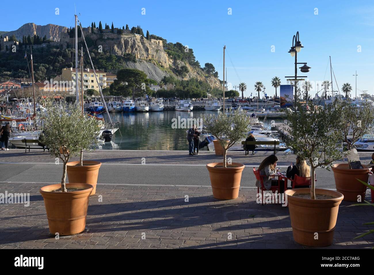 El puerto de Cassis en la Riviera Francesa, FR Foto de stock