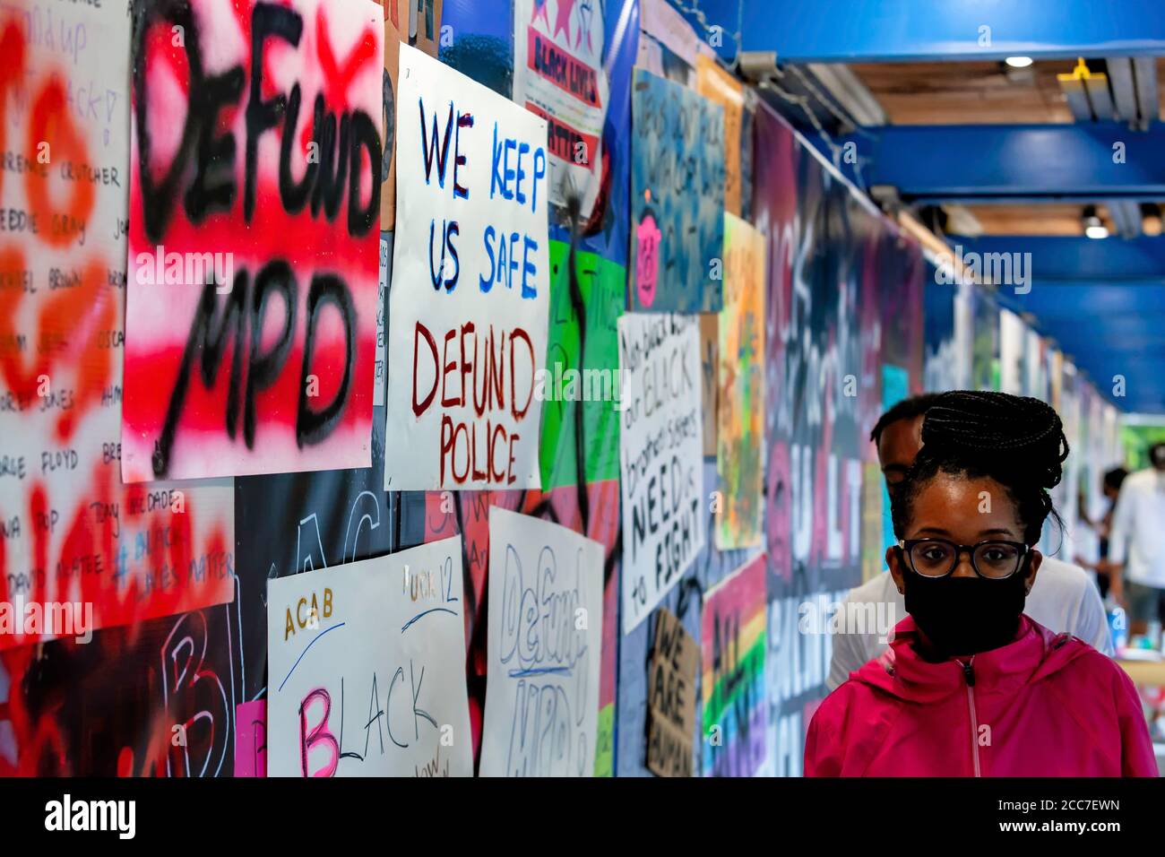 Reclame DC, un evento artístico en Washington, DC, Estados Unidos, para reemplazar el arte retirado por la Cámara de Comercio de Estados Unidos en Black Lives Matter Plaza Foto de stock