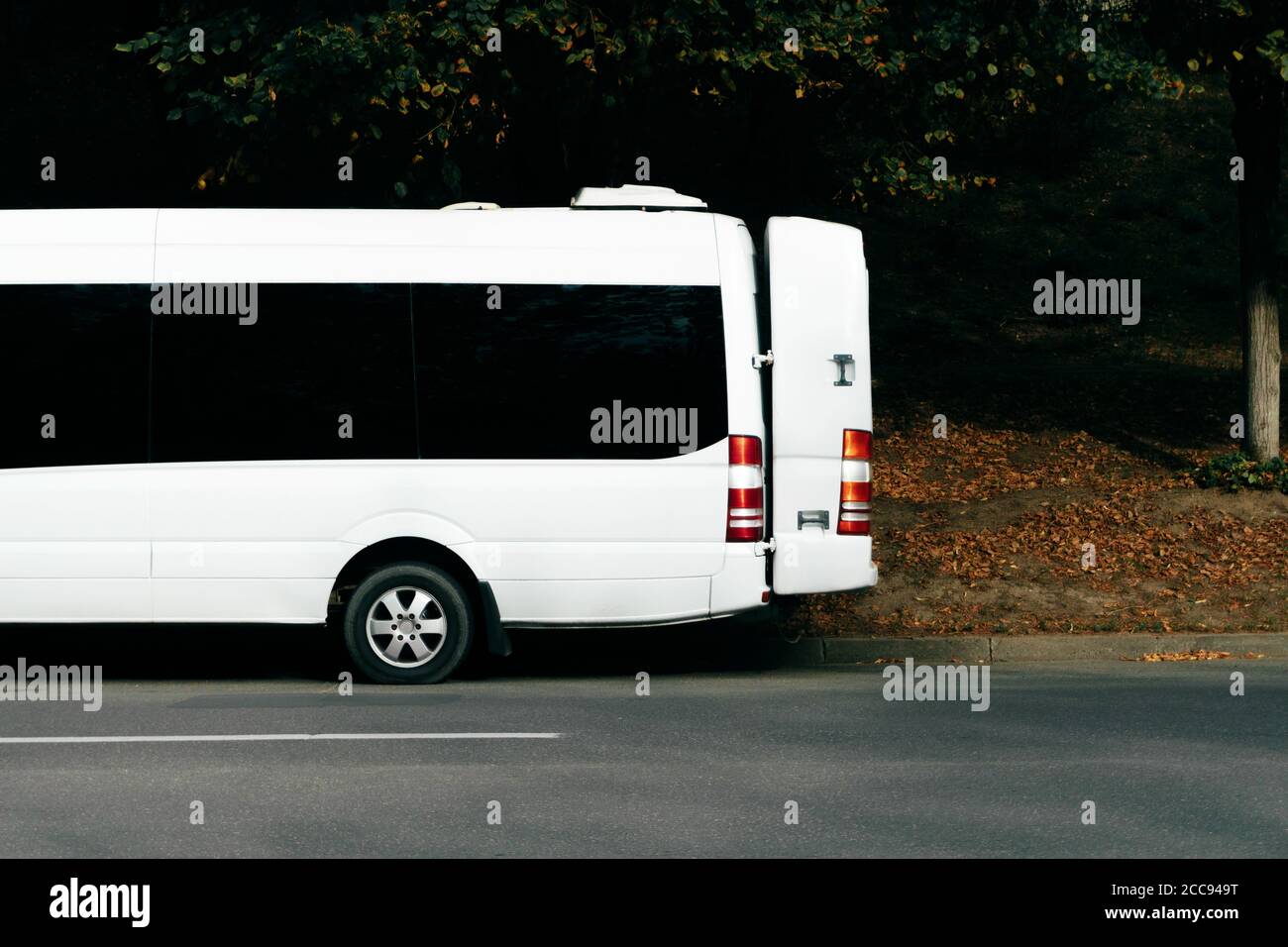 Foto de parte de microbús, concepto de transporte urbano, auto escolar. Foto de stock