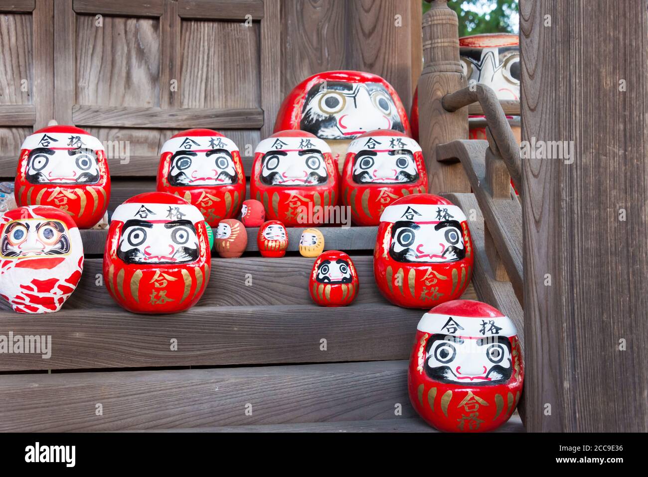Okayama Japon Darima Dolls En El Santuario De Achi En Kurashiki Okayama Japon Los Santuarios Tienen Una Historia De Mas De 400 Anos Fotografia De Stock Alamy