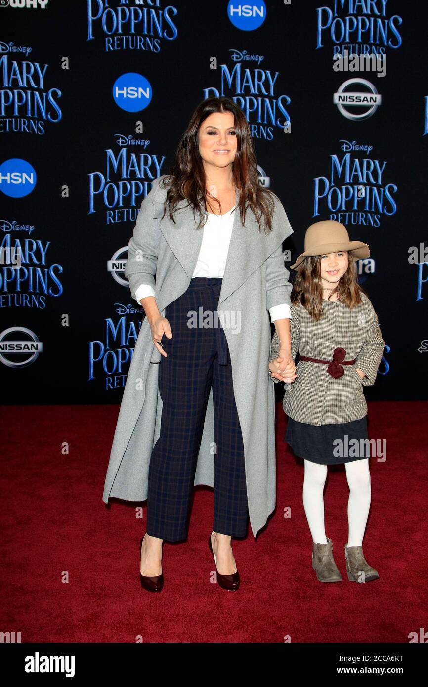 LOS ÁNGELES - 29 DE NOVIEMBRE: Tiffani Thiessen, hija Harper Renn Smith en el estreno de Mary Poppins Returns en el Teatro el Capitan el 29 de noviembre de 2018 en los Ángeles, CA Foto de stock