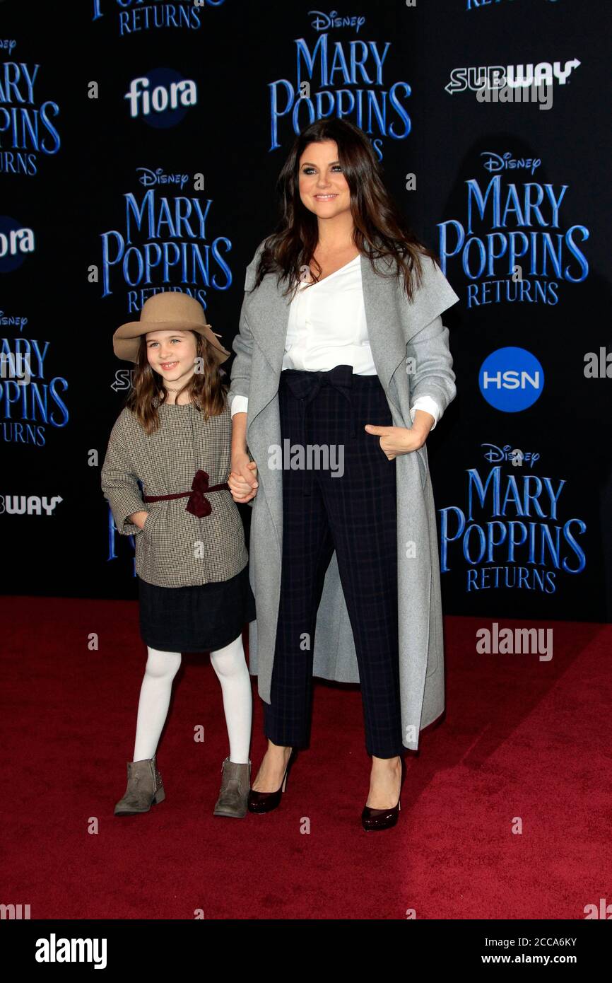 LOS ÁNGELES - 29 DE NOVIEMBRE: Tiffani Thiessen, hija Harper Renn Smith en el estreno de Mary Poppins Returns en el Teatro el Capitan el 29 de noviembre de 2018 en los Ángeles, CA Foto de stock