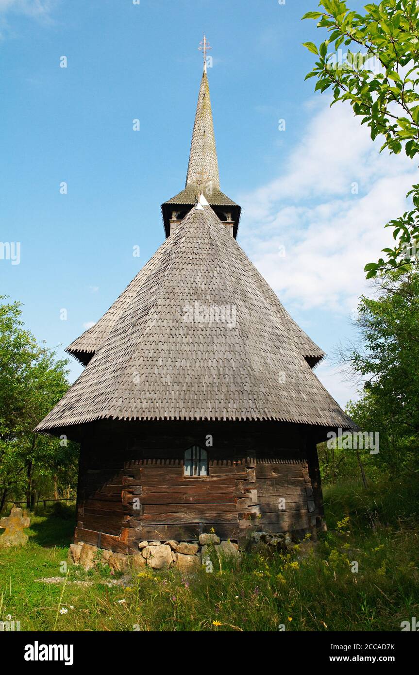 Rumania, Maramures, Carpates, la Iglesia de la Presentación de la Virgen Bârsana. Patrimonio mundial de la UNESCO. Foto de stock