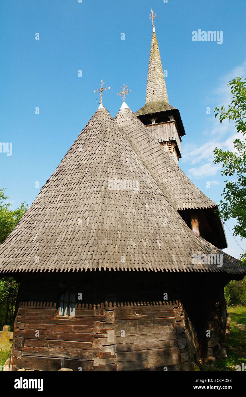 Rumania, Maramures, Carpates, la Iglesia de la Presentación de la Virgen Bârsana. Patrimonio mundial de la UNESCO. Foto de stock