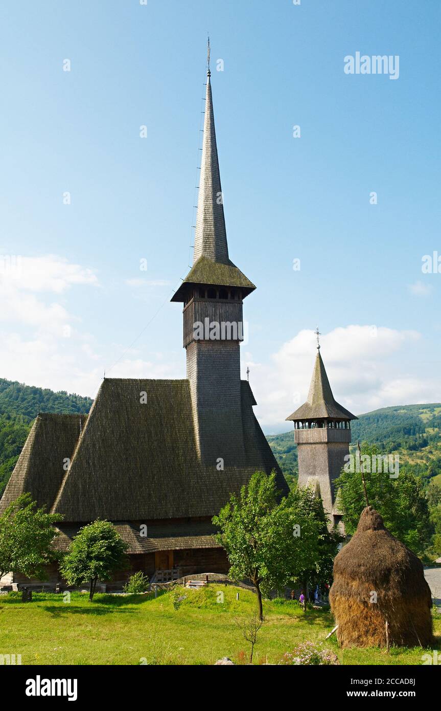 Rumanía, Maramures, Carpates, monasterio de madera de Barsana. Patrimonio mundial de la UNESCO Foto de stock