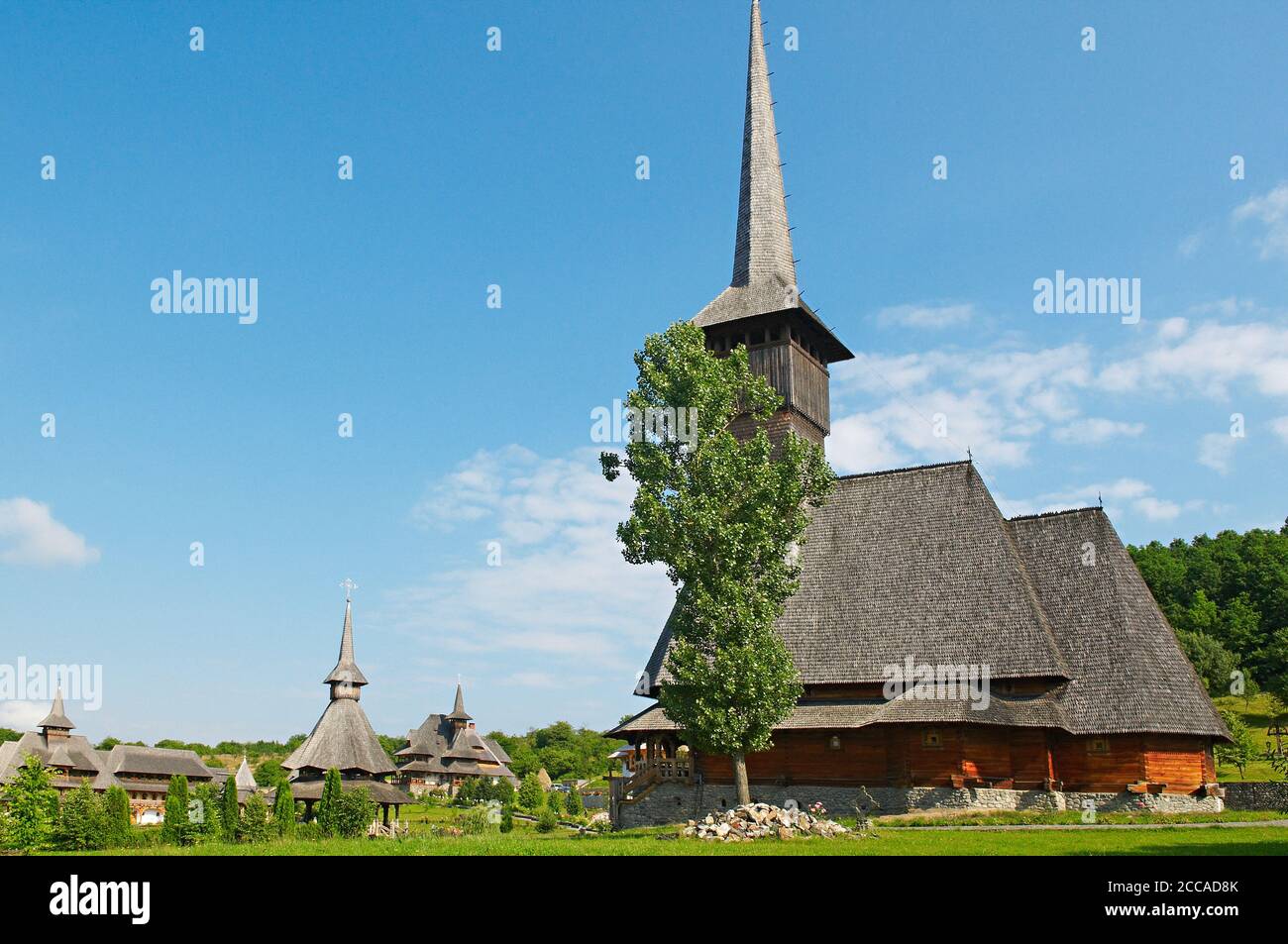 Rumanía, Maramures, Carpates, monasterio de madera de Barsana. Patrimonio mundial de la UNESCO Foto de stock