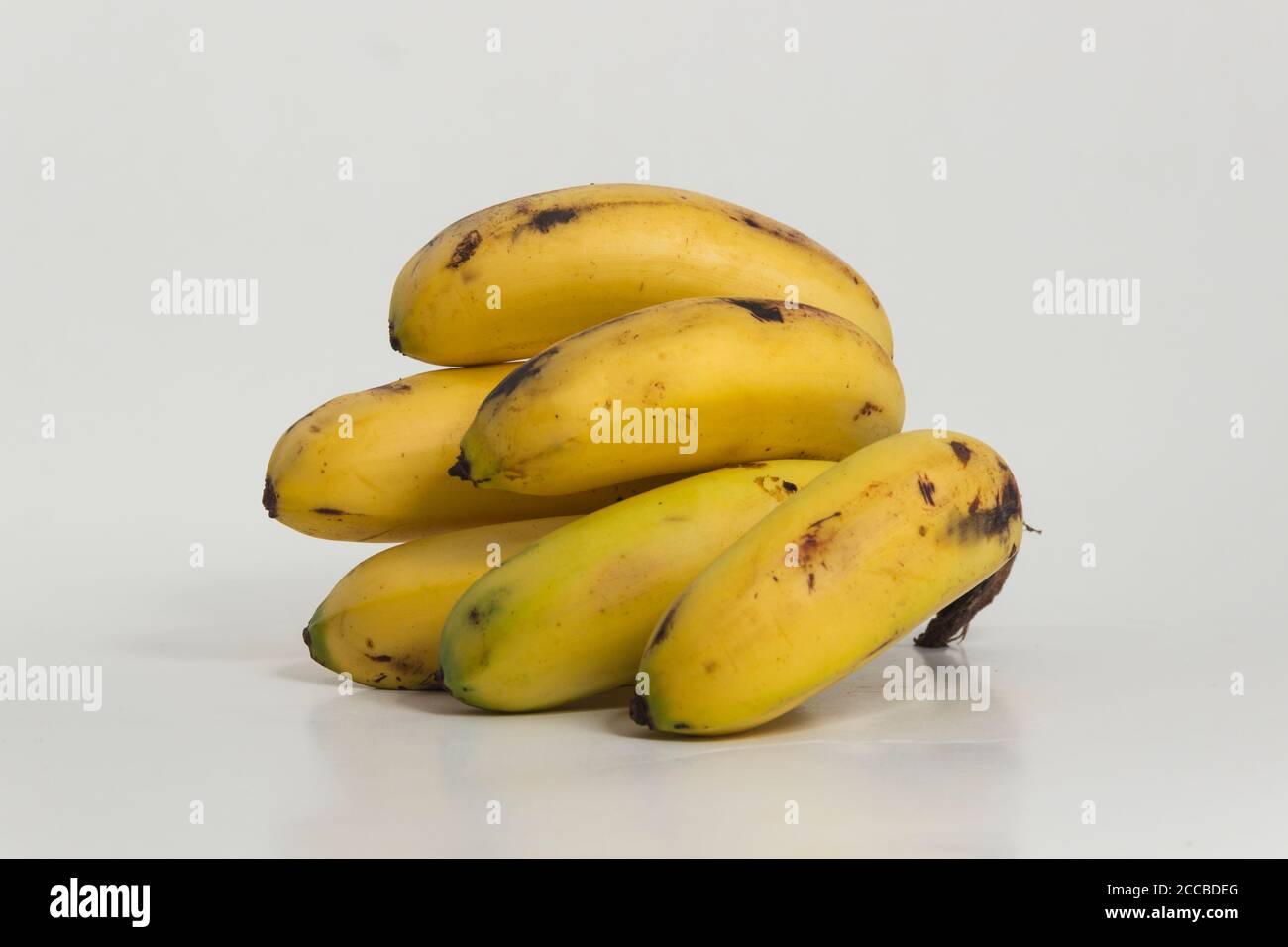 Todavía la vida de los ingredientes de la cocina peruana. Bananas bizcocho. Foto de stock