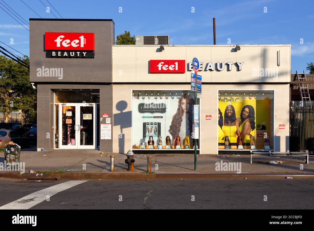 Feel Beauty Supply, 8020 Flatlands Ave, Brooklyn, NY. Escaparate exterior de una cadena de suministros de cosméticos y belleza en el barrio de Carnarsie. Foto de stock