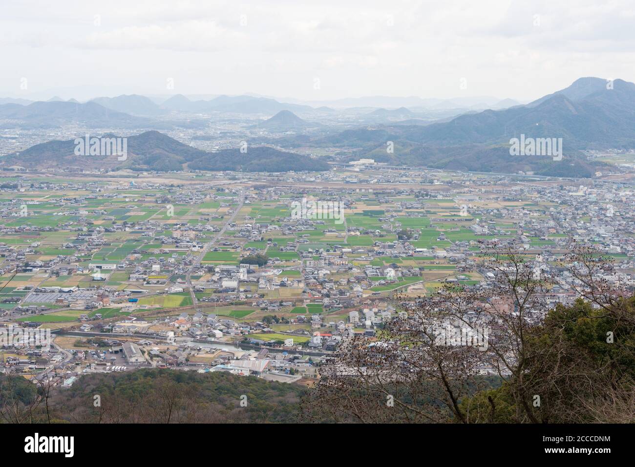 Kagawa, Japón - hermosa vista panorámica desde el Santuario de Kotohiragu (Santuario de Konpira) en Kotohira, Kagawa, Japón. Foto de stock